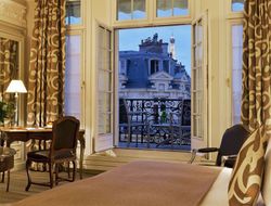 Top-10 romantic Paris hotels