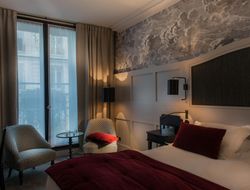 Paris hotels with Russian personnel