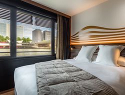 Paris hotels with river view