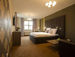 Teltow hotels with restaurants