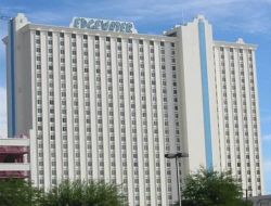 Laughlin hotels with restaurants