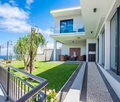 Ponta Delgada: CityBreak no Enxurros House desde €