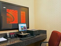 Lansing hotels with restaurants