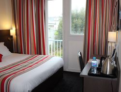 St. Nazaire hotels with restaurants