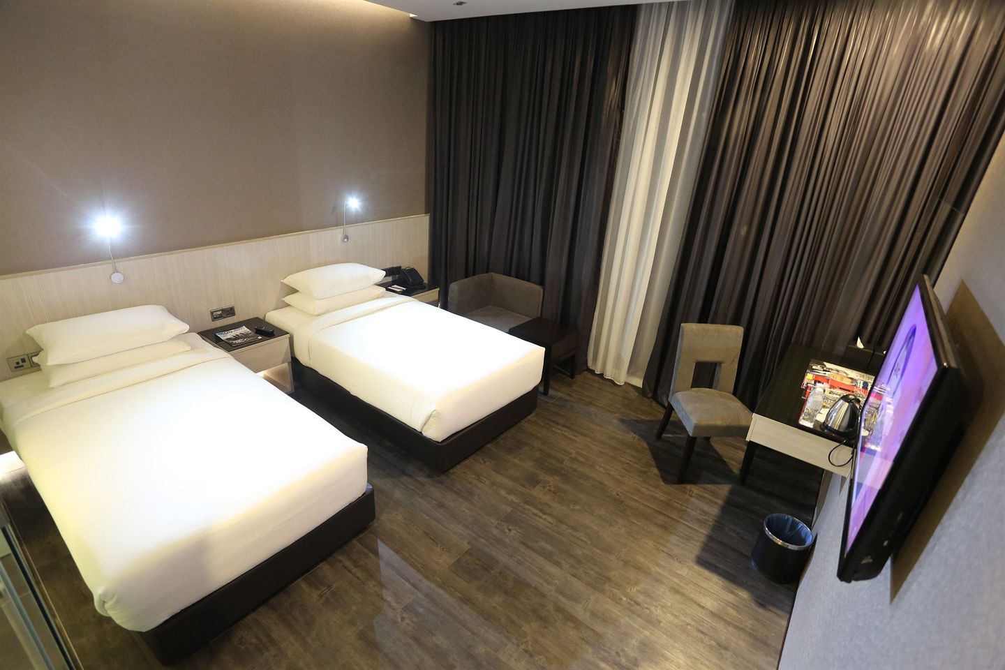 E hotel. Madara 350e Hotel.