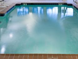 Newport News hotels with swimming pool