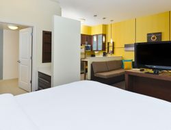 Champaign hotels for families with children