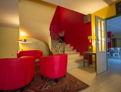 Carpentras hotels with swimming pool