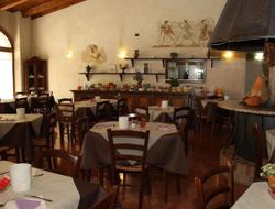 Manciano hotels with restaurants