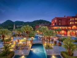 Playa Herradura hotels with restaurants