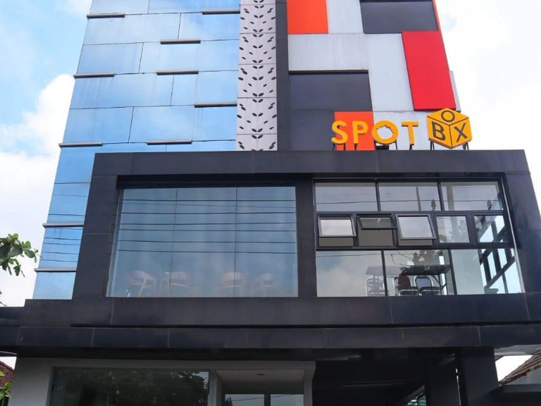 Front One Inn Hotel Bintang 3 Kediri