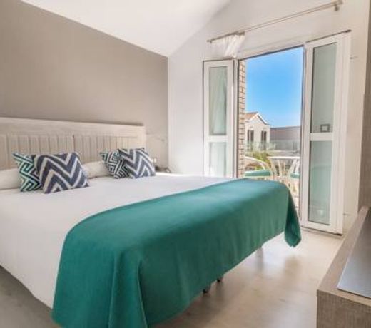 Hotel LIVVO Los Calderones - Adults recommended