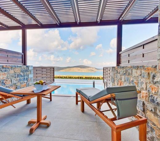Royal Marmin Bay Boutique & Art Hotel