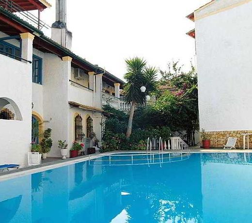 BELLA GRECIA APARTHOTEL