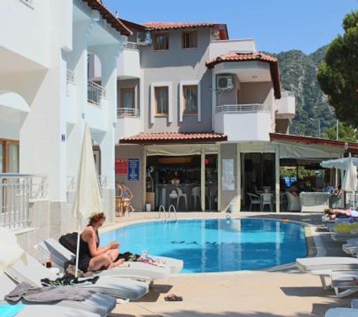 Arya Hotel