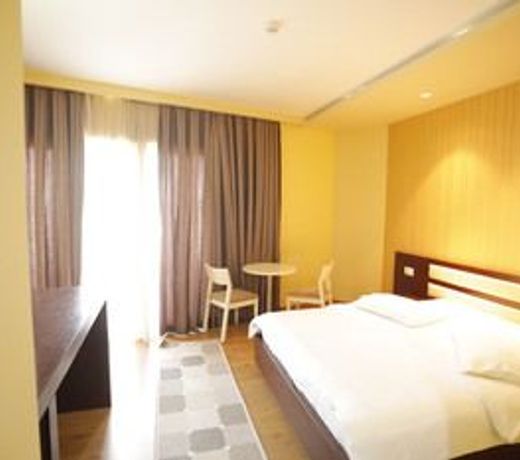 Hotel 1 Maji