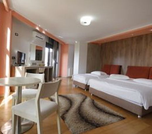 Hotel 1 Maji