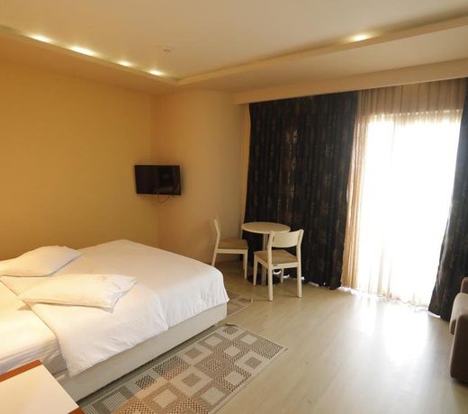 Hotel 1 Maji