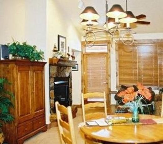 TIMBERLINE LODGE AT TRAPPEURS CROSSING R