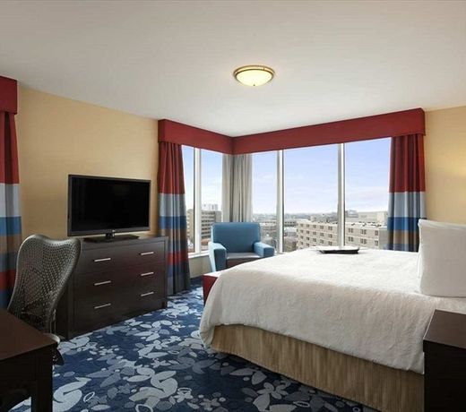 Hampton Inn & Suites Madison Downtown