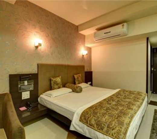 Hotel Savshanti Towers