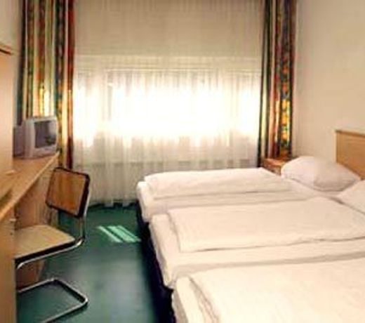 YOUTHOTEL