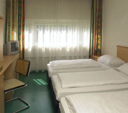 YOUTHOTEL