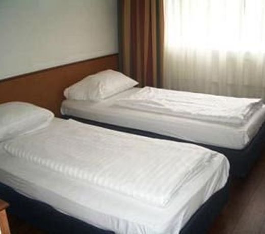 YOUTHOTEL