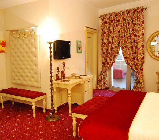 2 KITARRAT Boutique Hotel & SPA