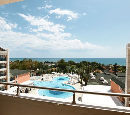 Insula Resort & Spa