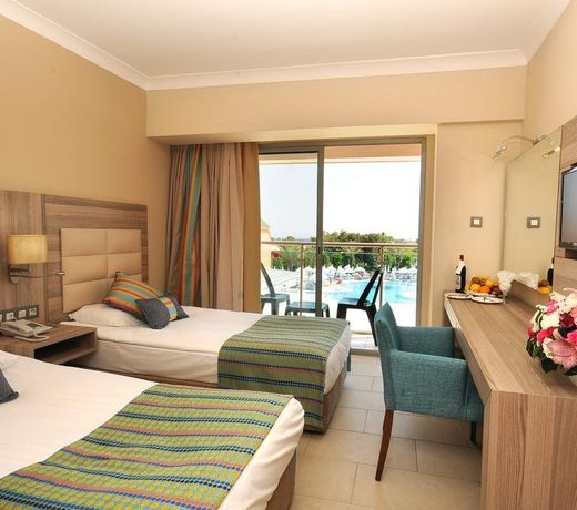 Insula Resort & Spa