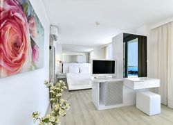 LADIES BEACH RESIDENCE FAMILY SUITES фото 4