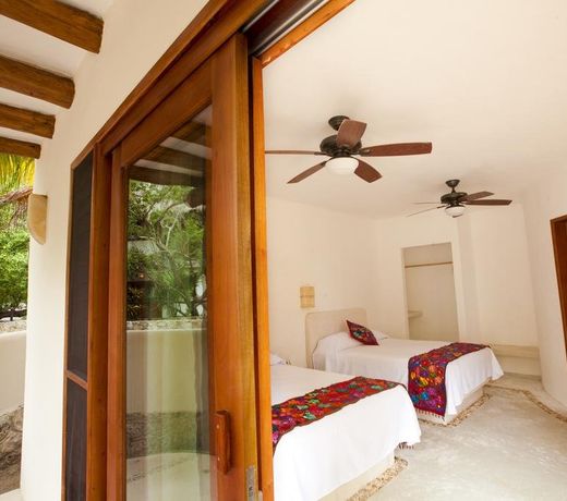 Casa Iguana Holbox - Beachfront Hotel