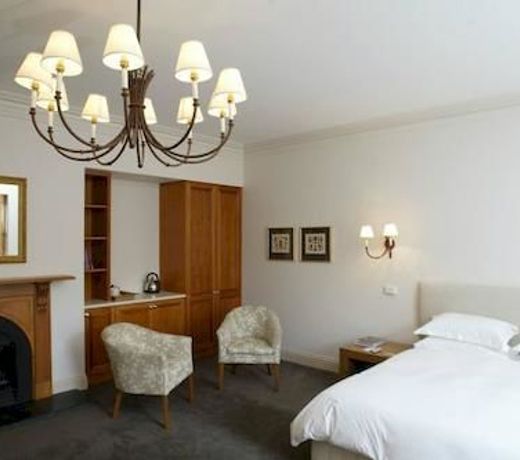 Oscars Waterfront Boutique Hotel