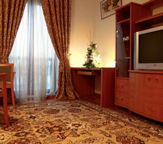 Latar Hotel Complex