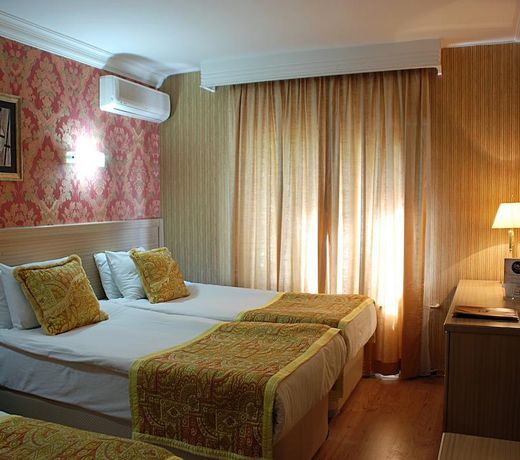 Royal Carine Hotel