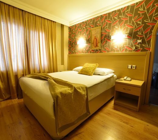Royal Carine Hotel