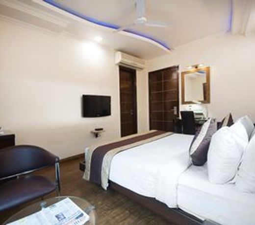 Hotel Le Cadre @ Kailash Metro
