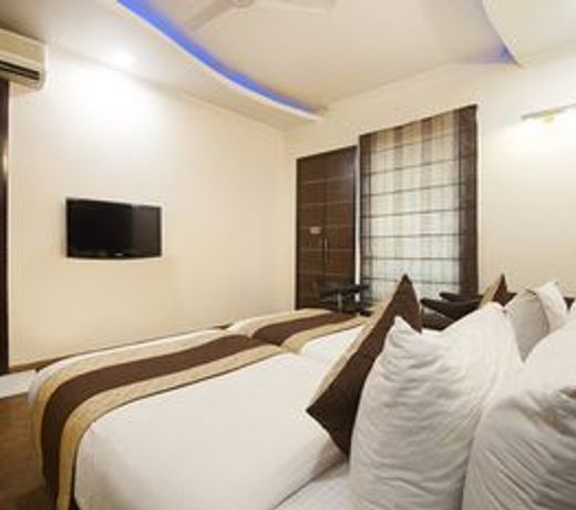 Hotel Le Cadre @ Kailash Metro