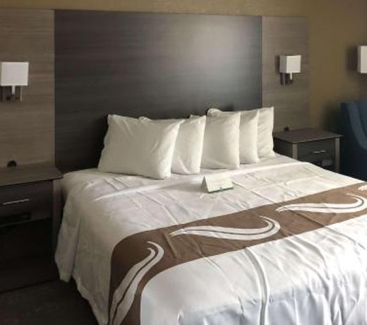 Quality Inn & Suites Roanoke - Fort Worth North