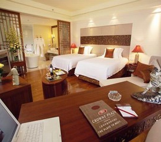 CROWNE PLAZA
