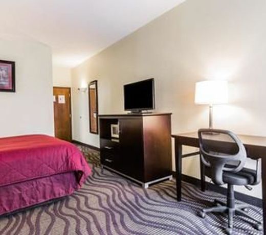 Quality Inn & Suites near Coliseum and Hwy 231 North