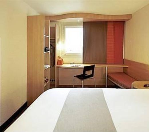 B&B HOTEL Chartres Centre Cathedrale