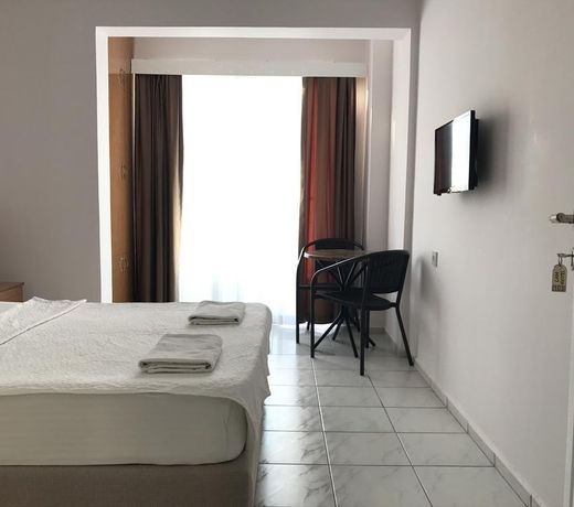 Cam Hotel
