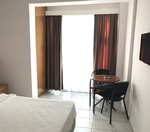 Cam Hotel