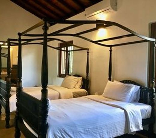 Villa Capers