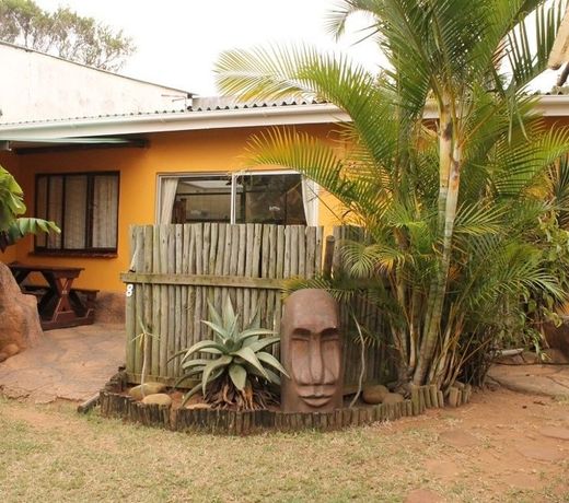 Flintstones Guest House Durban