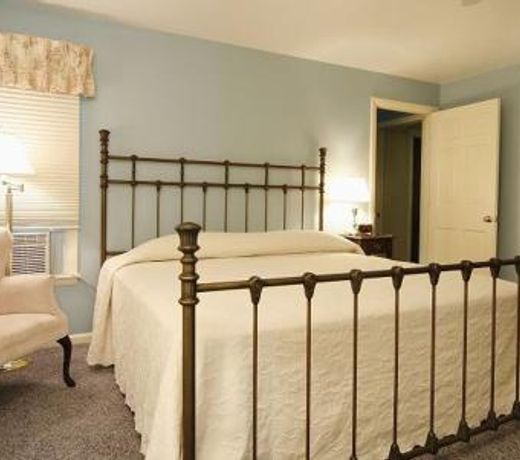 PLEASANT STREET INN