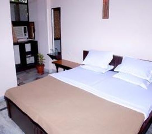 HOTEL AMBIKA PALACE