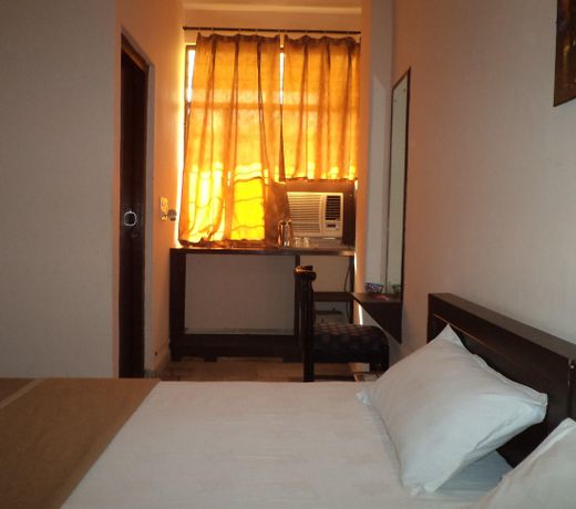 HOTEL AMBIKA PALACE